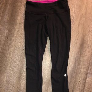 Reservable Pink/Black Lululemon Yogas